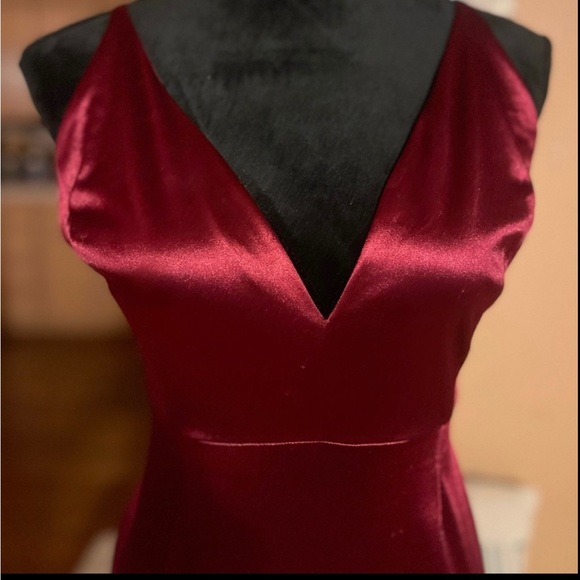 Windsor Dresses & Skirts - Gorgeous Windsor ruffle burgundy night dress size L New nonTags